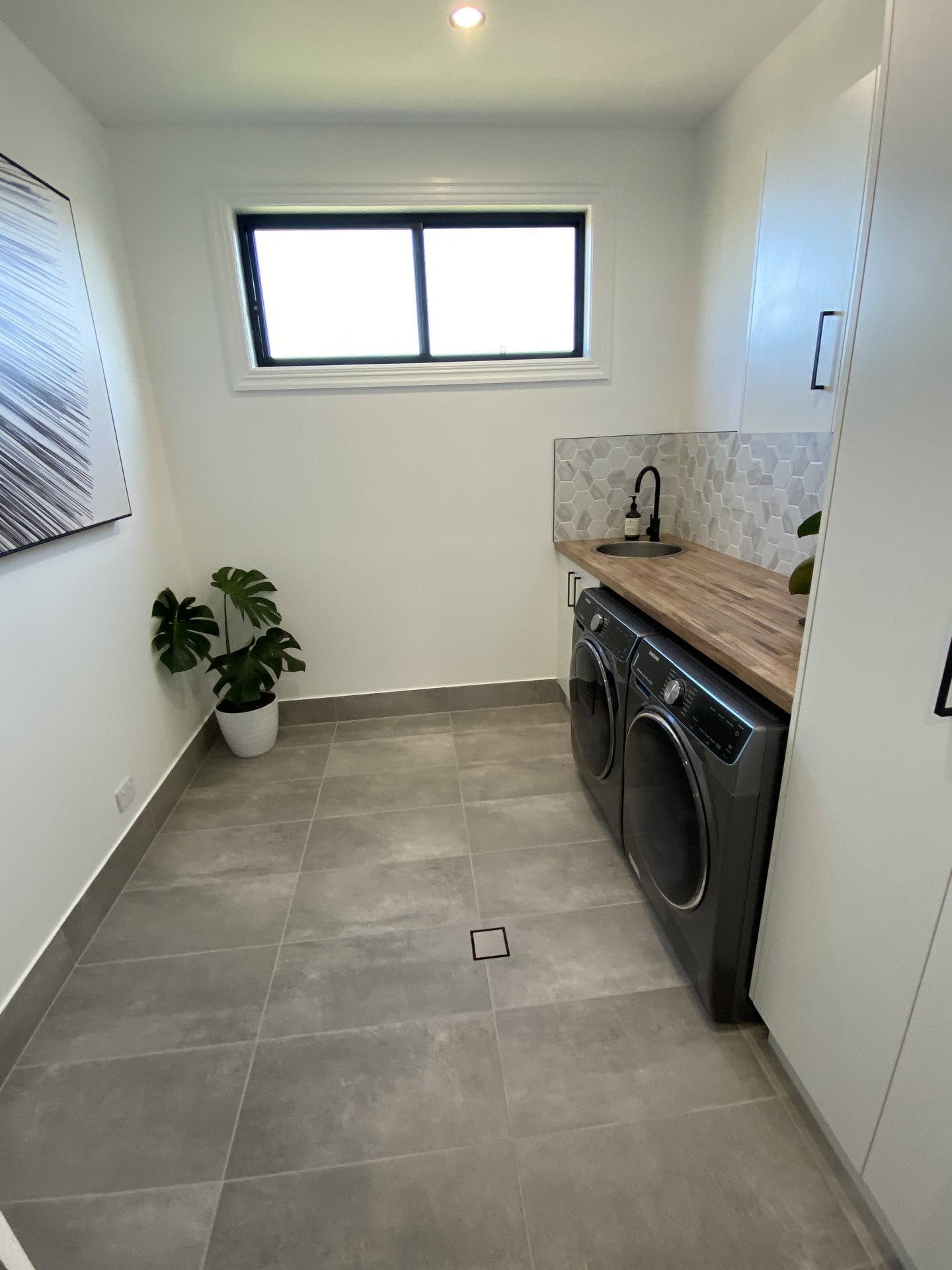 Cessnock Bathroom / Laundry