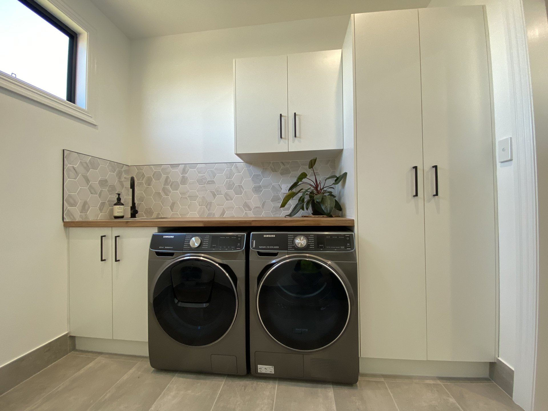 Cessnock Bathroom / Laundry