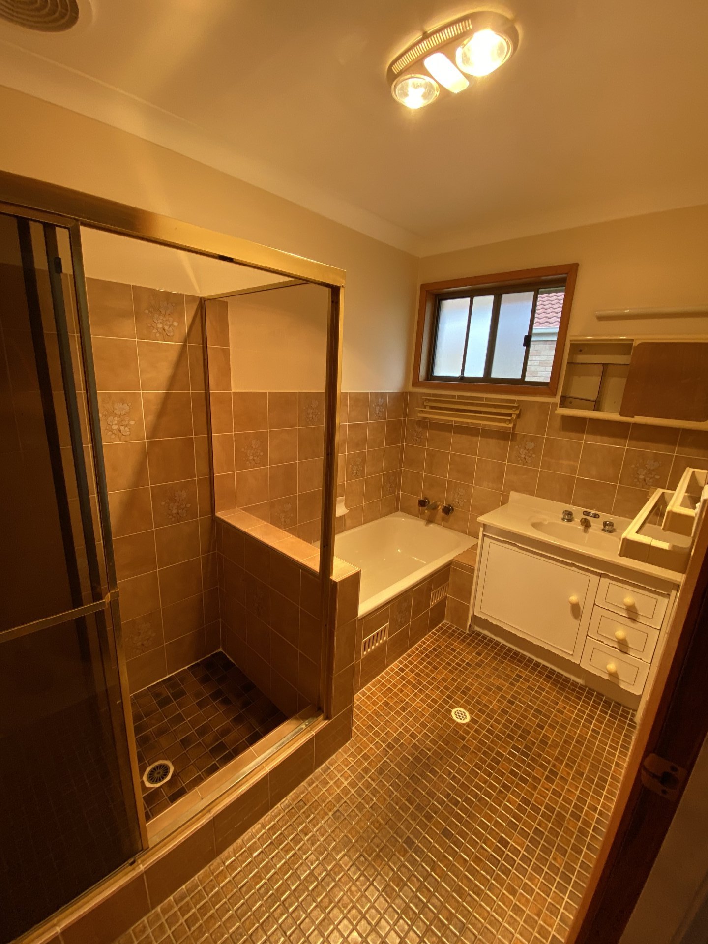 Mirrabooka Main Bathroom & Laundry