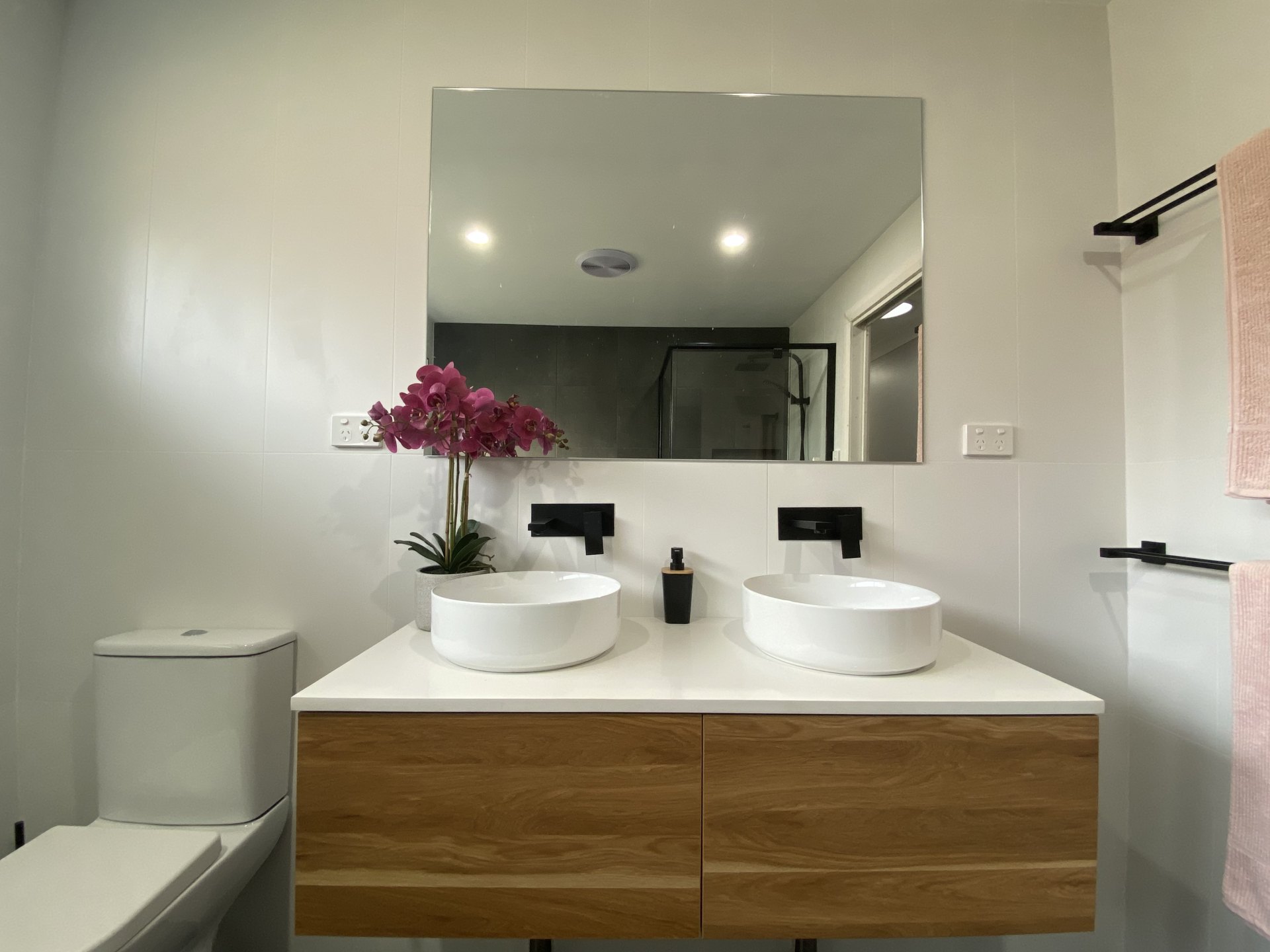 Mirrabooka Main Bathroom & Laundry